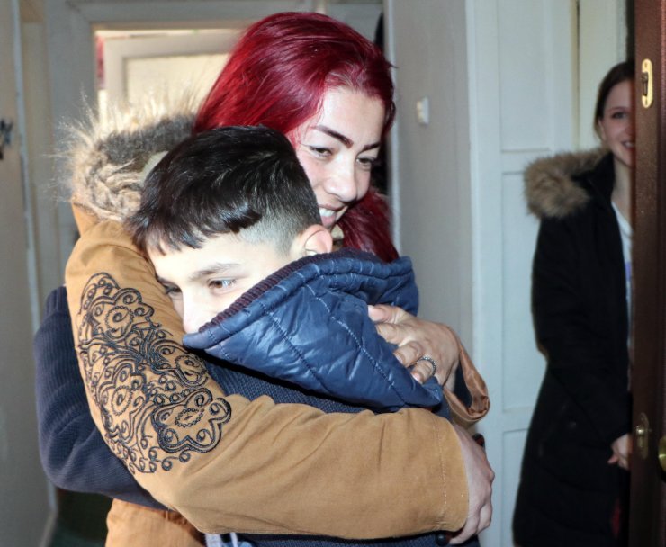 12 yaşındaki Afgan, 4 yaşındaki küçük Arman'ı yanmaktan kurtardı