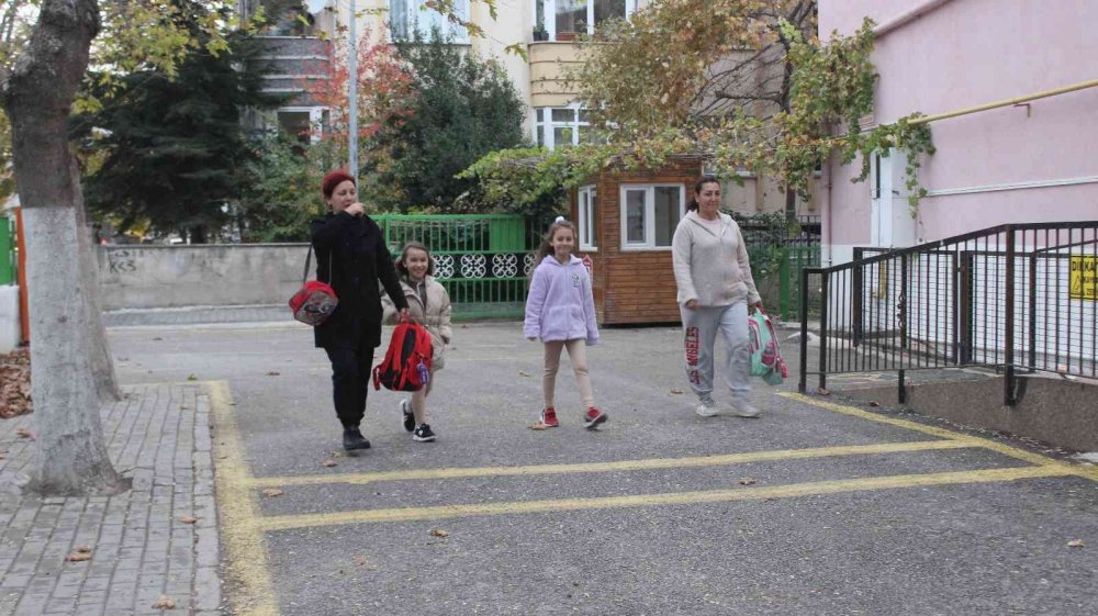 Ara tatil bitti, okullarda ders zili çaldı