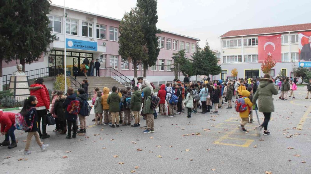 Ara tatil bitti, okullarda ders zili çaldı