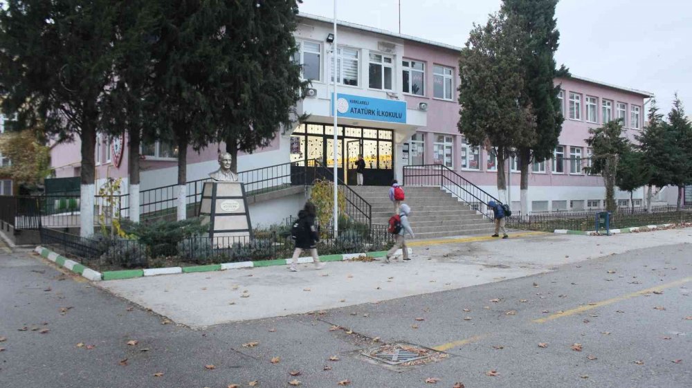 Ara tatil bitti, okullarda ders zili çaldı