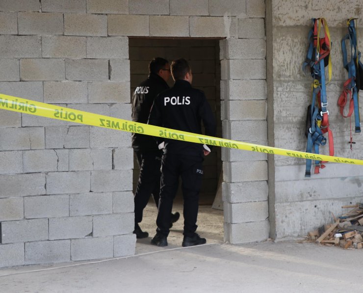 İnşaatın 8'inci katından asansör boşluğuna düşen işçi feci şekilde can verdi