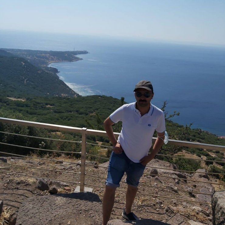 Minibüs, TIR'a arkadan çarptı: 3 ölü, 8 yaralı