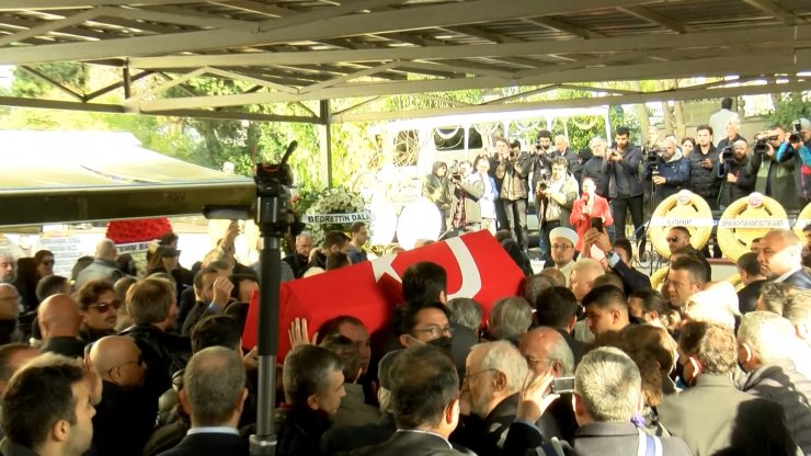 Gazeteci ve spor yorumcusu Hıncal Uluç, son yolculuğuna uğurlandı