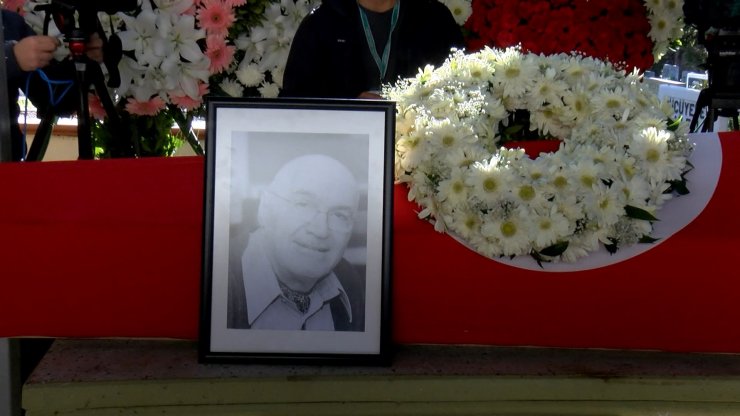 Gazeteci ve spor yorumcusu Hıncal Uluç, son yolculuğuna uğurlandı