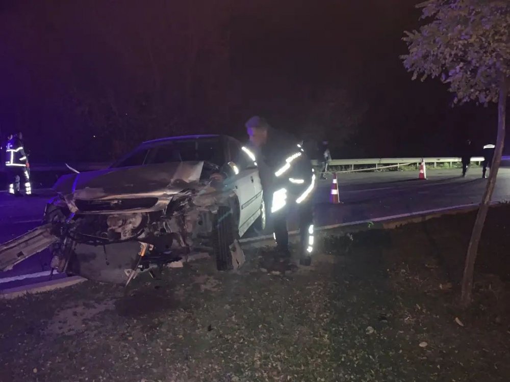 Otomobil refüje çarptı: 1 ölü, 1 yaralı