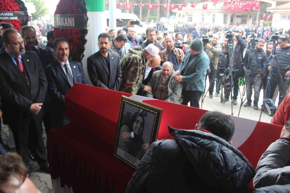 Şehit Öğretmen Ayşenur Alkan son yolculuğuna uğurlandı