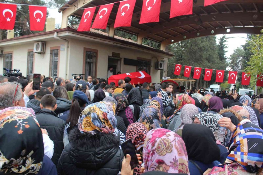 Şehit Öğretmen Ayşenur Alkan son yolculuğuna uğurlandı