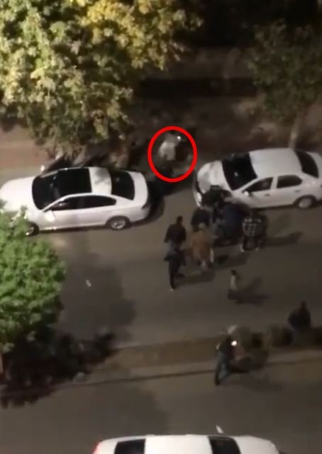 Yol ortasında kadına şiddet