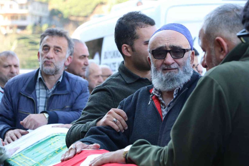 3 kişilik aile gözyaşları içerisinde son yolculuğuna uğurlandı