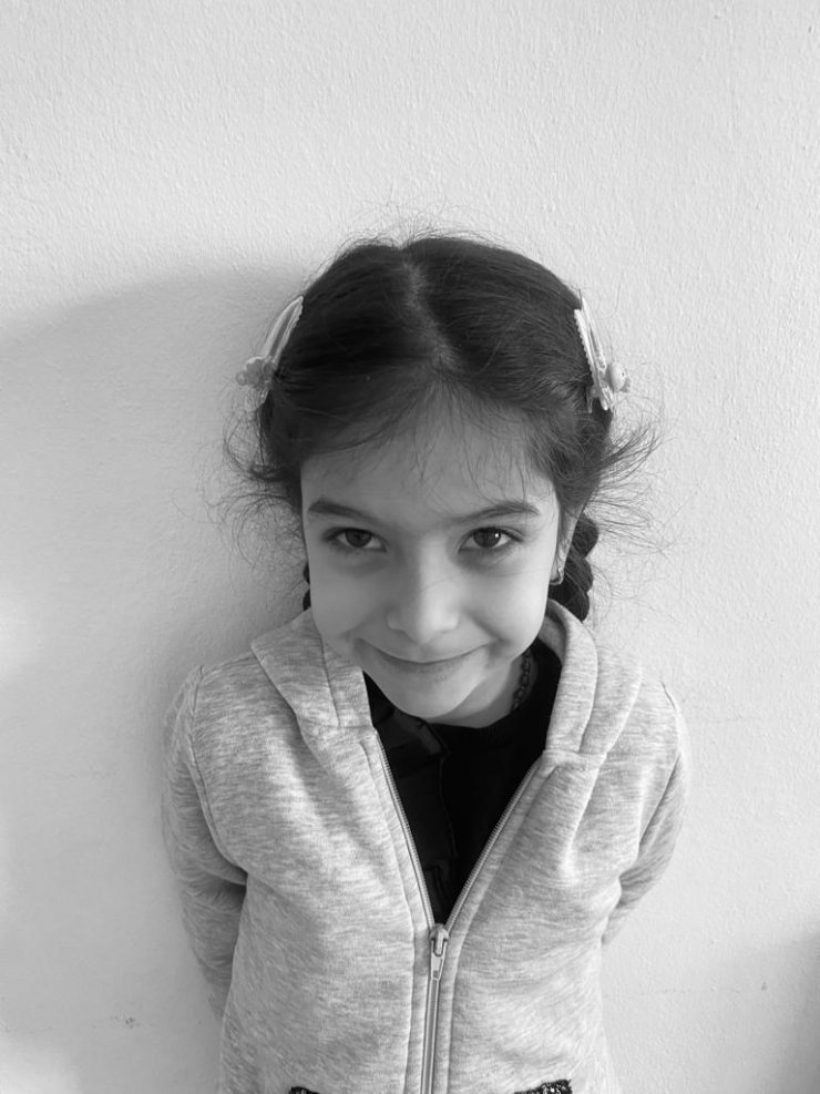 Annesiyle yolun karşısına geçerken otomobilin çarptığı Eleysa hayatını kaybetti