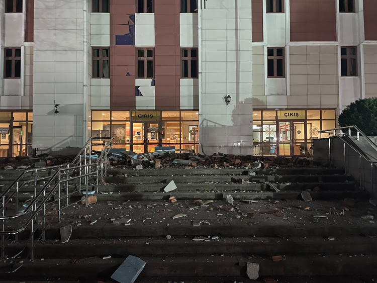 deprem-istanbulda-da-hissedildi-2.jpg