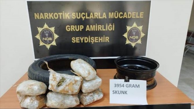 Konya'da durdurulan otomobilden uyuşturucu çıktı