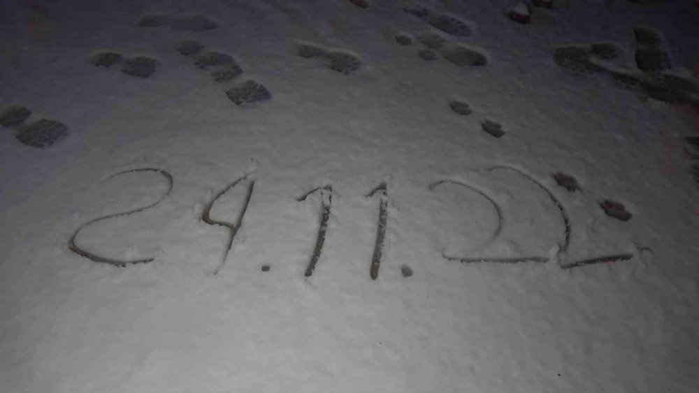 Kar yağışını duyan vatandaşlar Uludağ’a koştu