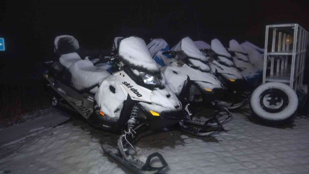 Kar yağışını duyan vatandaşlar Uludağ’a koştu