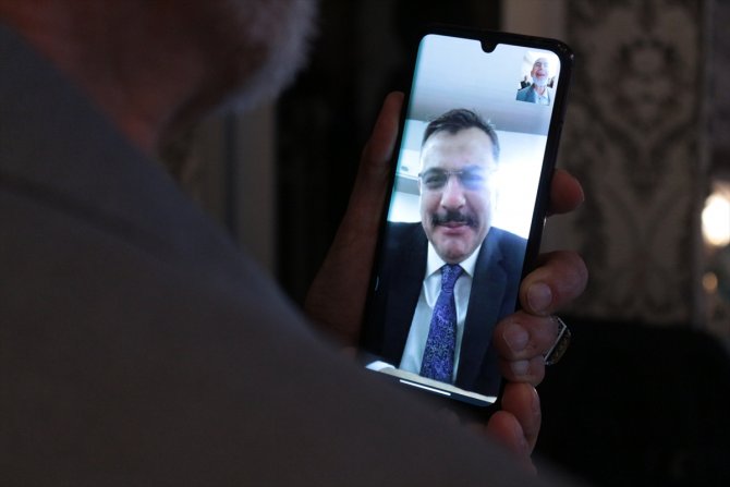 Konya'da emekli öğretmene öğrencilerinden sürpriz kutlama