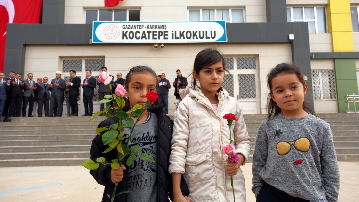 PKK'nın şehit ettiği Ayşenur öğretmen unutulmadı