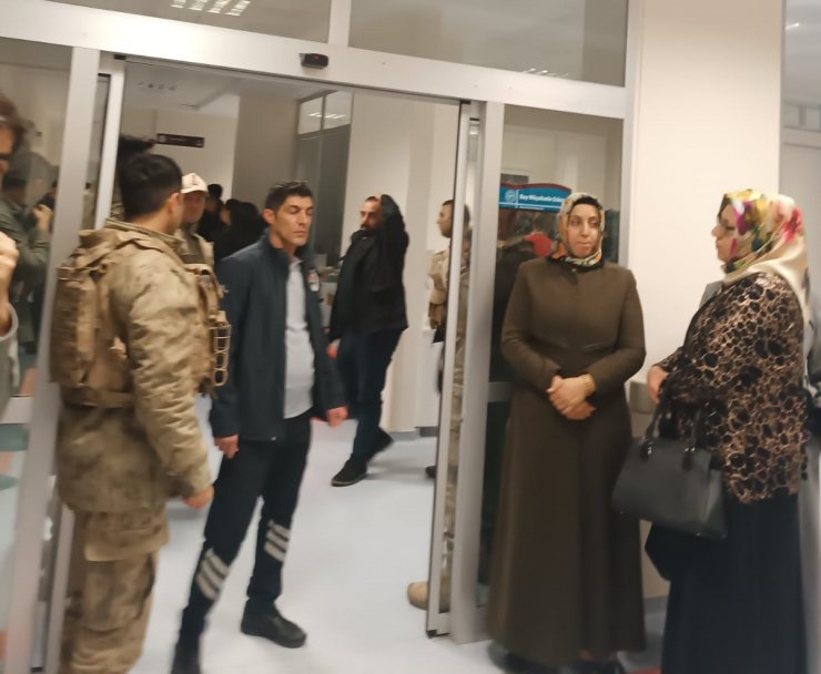 Taziye dönüşü polisleri taşıyan otobüs devrildi: 11 güvenlik görevlisi yaralandı