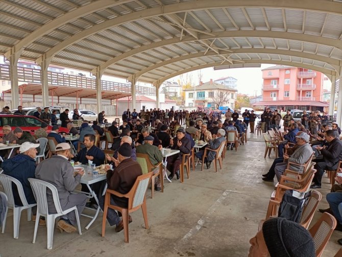 Konya'da sağanak altında şükür duası yapıldı
