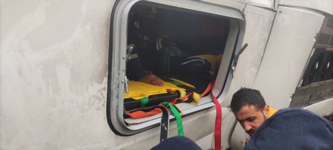 Diyarbakır'da yolcu otobüsü şarampole devrildi