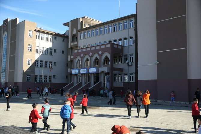 Beden eğitimi dersi için kapalı alan isteyen öğrenciye Bakan Özer'den sevindiren haber