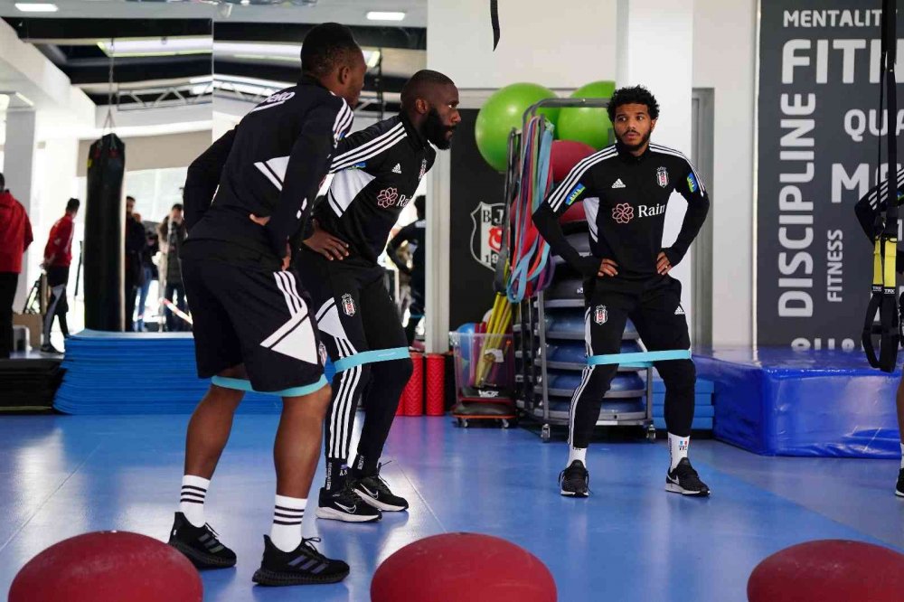 Beşiktaş salonda çalıştı