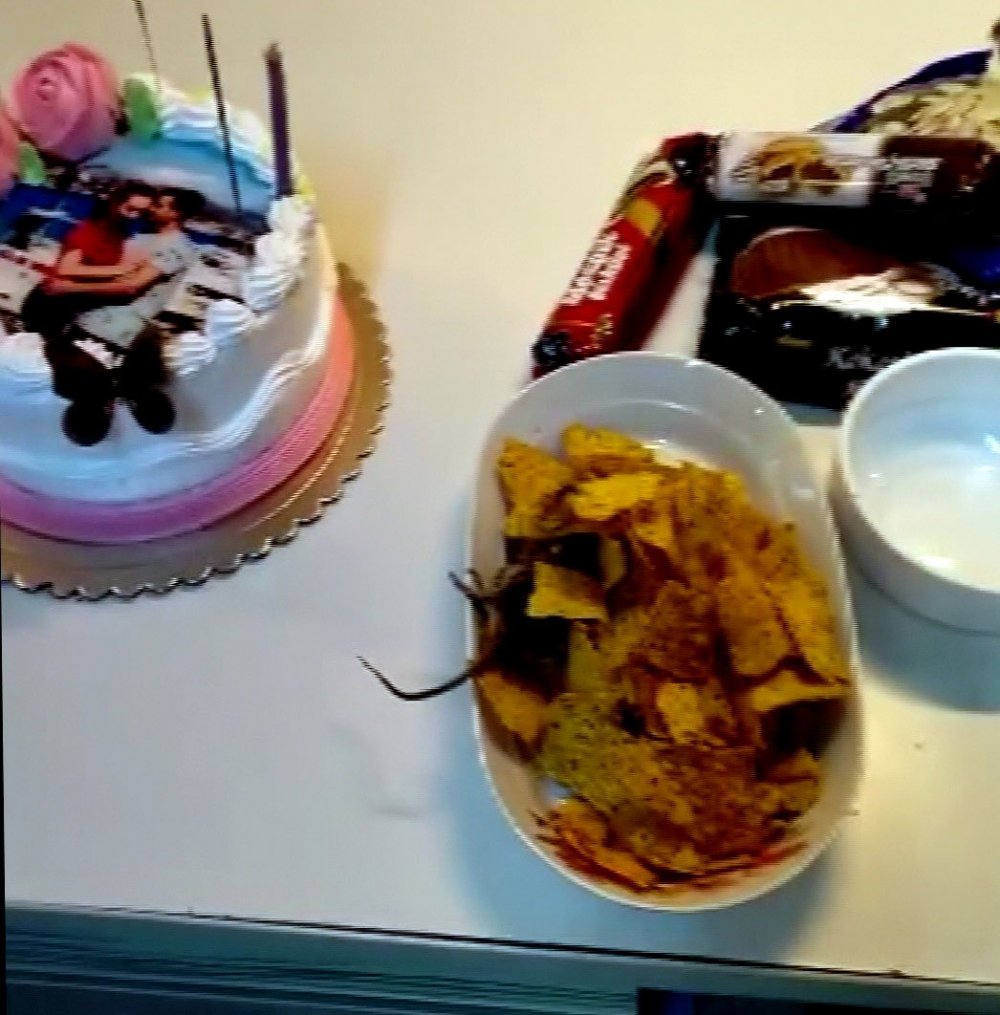 Cps paketinin içinden fare ölüsü çıkınca şoke oldular