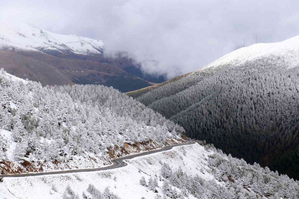 Kar yağışını duyan Zigana Kayak merkezine akın etti