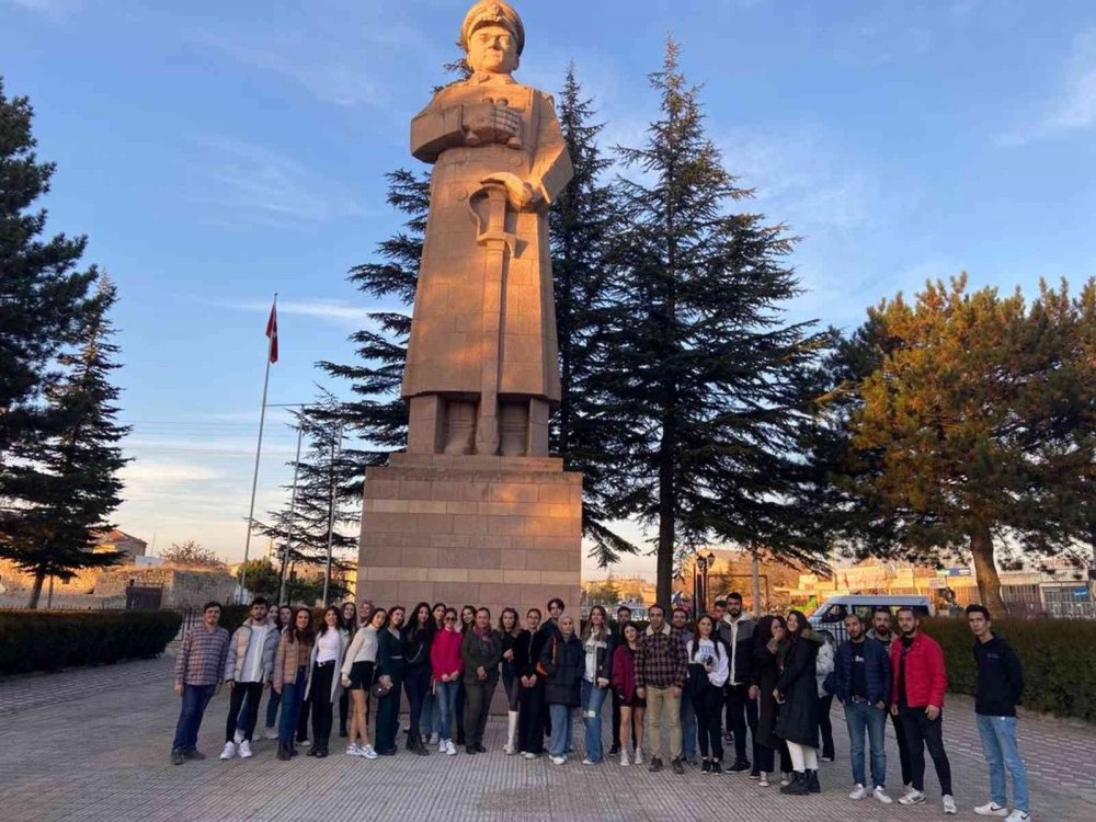 Turizm bölümü öğrencileri yeraltı şehrini gezdi
