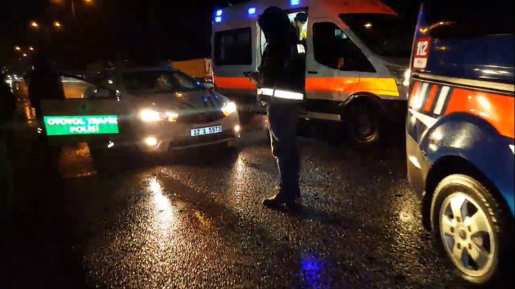 TIR ile otomobil çarpıştı: 5 yaralı