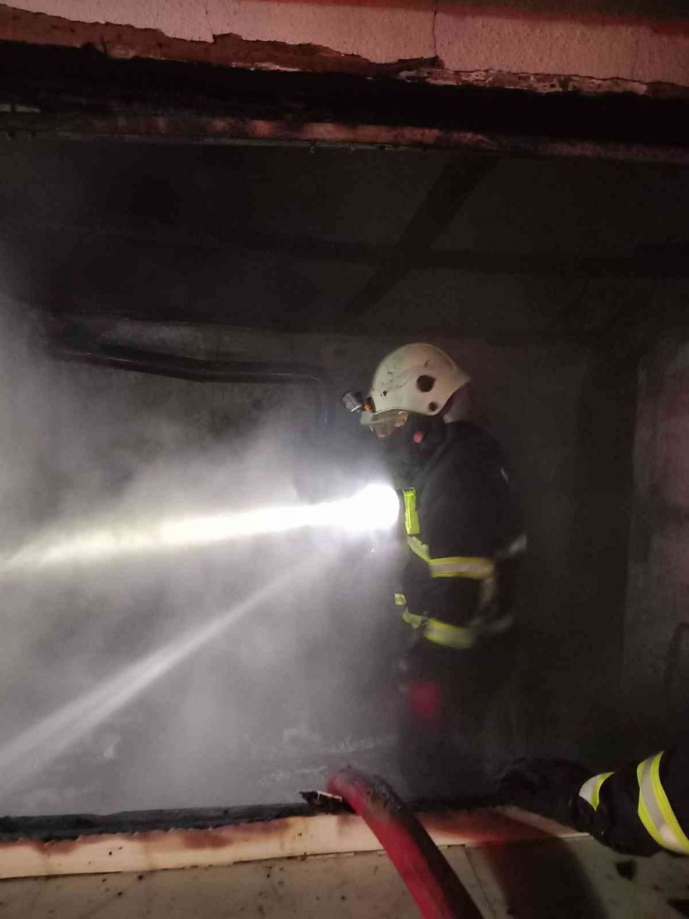 Evdeki yangın ahıra sıçradı, 7 küçükbaş hayvan telef oldu