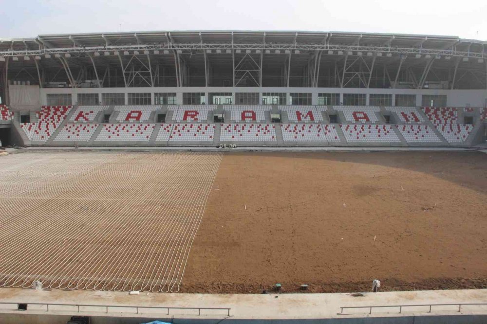 Karaman’da sona yaklaşılan 15 bin kişilik stadyumun kumu Konya'dan
