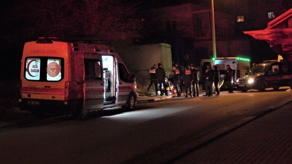 Kadın cinayeti! Saçından sürüklediği karısını başını keserek öldürdü