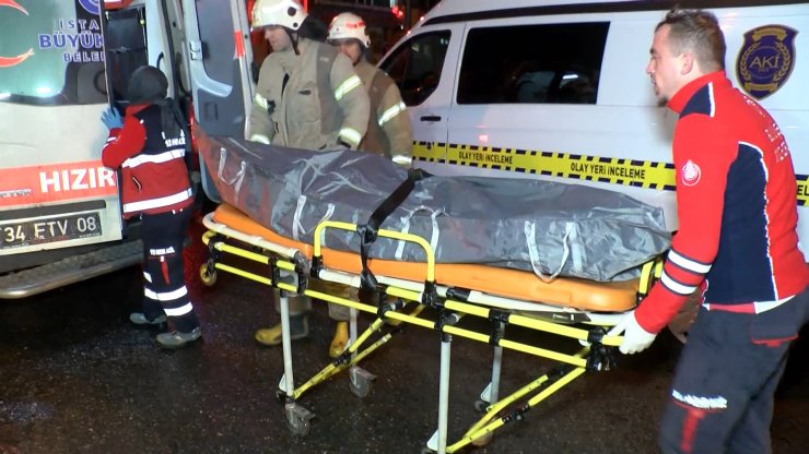 Kamyonetle servis minibüsü çarpıştı: 1 ölü, 2 yaralı