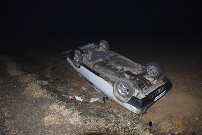Konya'da sürücünün direksiyon hakimiyetini kaybettiği otomobil yan yattı