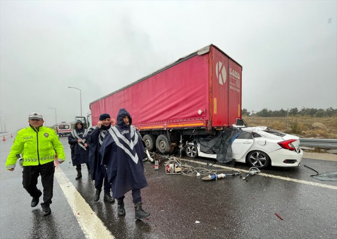 Manisa'daki trafik kazasında can kaybı 3'e yükseldi