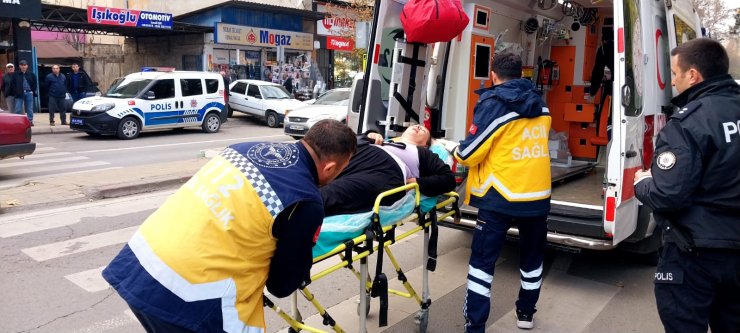 Sokak ortasında tartıştığı eşini bıçakla yaraladı