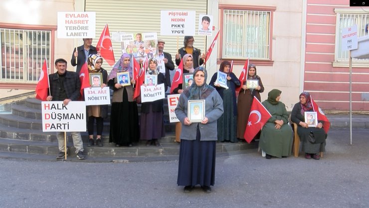 Evlat nöbetine bir aile daha katıldı