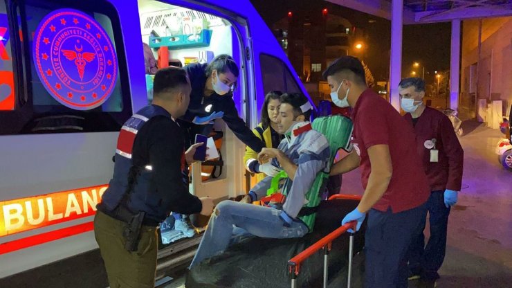 Otomobille minibüs çarpıştı: 9 yaralı