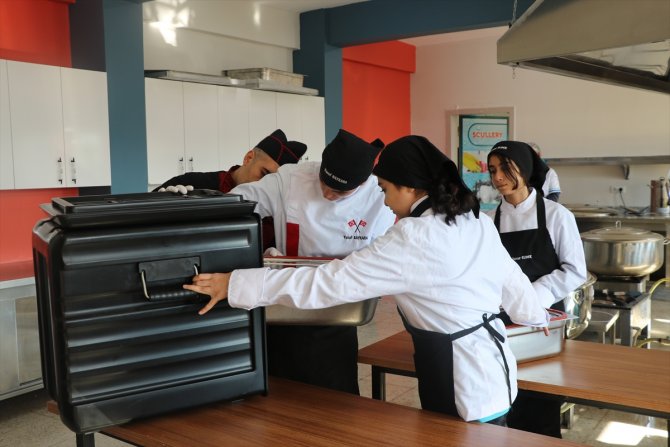 15 bin 269 öğrenciye ücretsiz yemek dağıtıldı