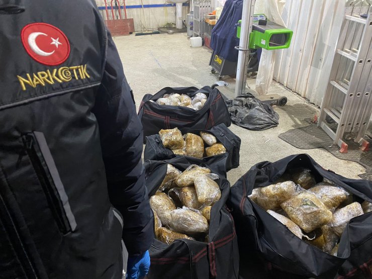 Kargo aracında 65,5 kilo esrar ele geçirildi