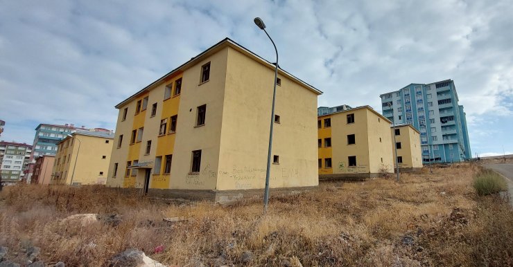 Erkek arkadaş yüzünden tartıştığı kendisi gibi ortaokul öğrencisi kızı dövdü