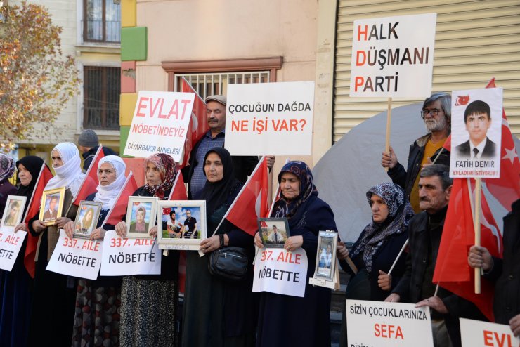 Evlat nöbetine 2 aile daha katıldı