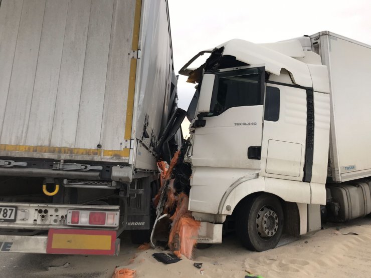 Konya'da 3 TIR'ın karıştığı kazada; 2 ölü, 1 yaralı