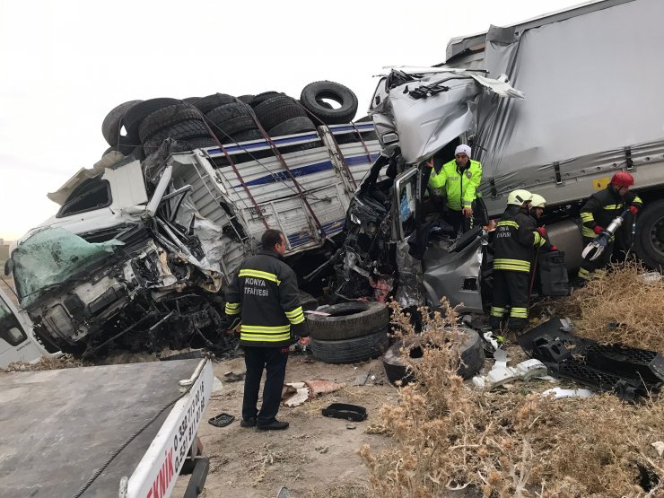 Konya'da 3 TIR'ın karıştığı kazada; 2 ölü, 1 yaralı