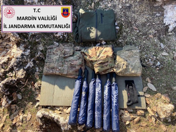 PKK’lı teröristlerin 4 malzeme deposu imha edildi