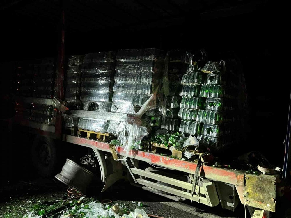 Gece yarısı feci kaza! Lastik değiştirirken tırın çarptığı 2 kişi öldü