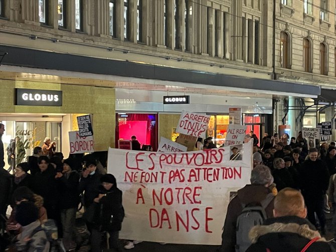 İsviçre'de Afgan göçmen intiharının ardından protesto