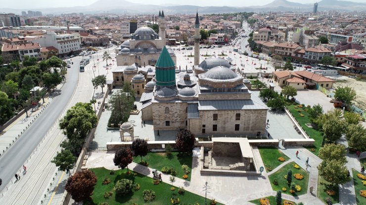 Konya'da Mevlana’yı Anma Törenlerine yoğun ilgi