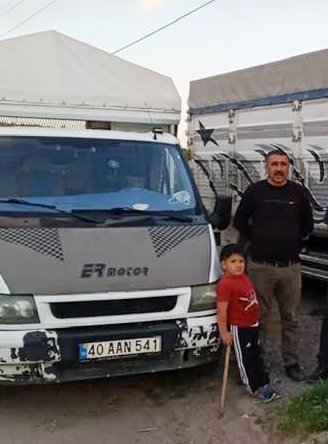 8 yaşındaki oğlunu boğa saldırısından böyle kurtardı