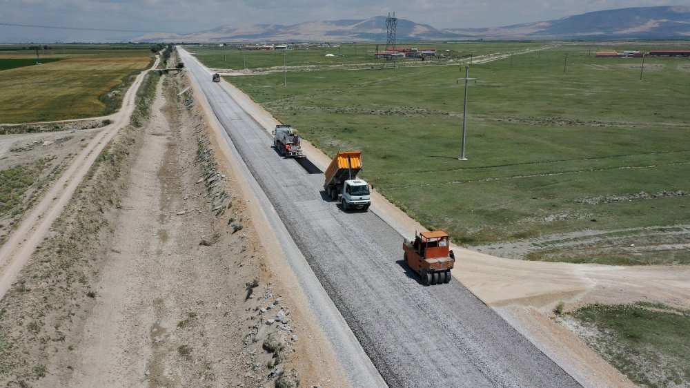 Karatay'da bu yıl yapılan yol yapım çalışmaları